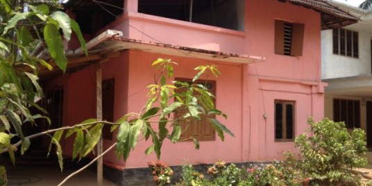 13.5 cent land with a house for sale in Puthenpeedika (Thrissur Dt.)