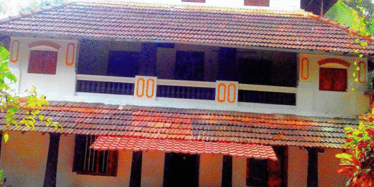 Traditional House Suitable for Ayurvedic Resort For Sale At Varanadarapilly, Thrissur