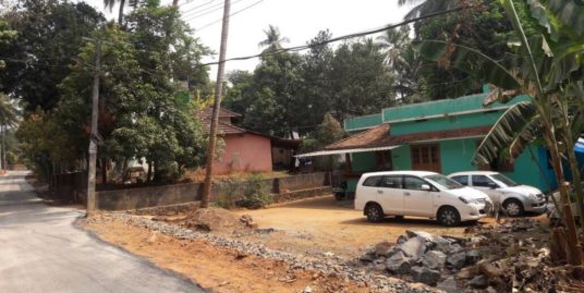 14 Cents Commercial and  Residential Plot with House sale in Near Manjeri, Malappuram