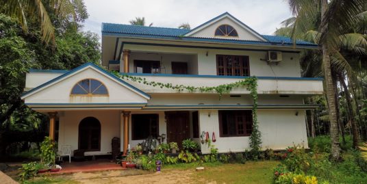 4 BHK Villa in 80 cents land for Sale in Valapad, Thrissur