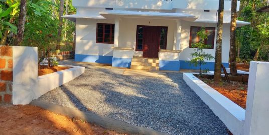 3 bedroom House and 1 shop with 25 cent plot for Sale at Edakkom, Chapparapadavu, Thaliparamba, Kannur