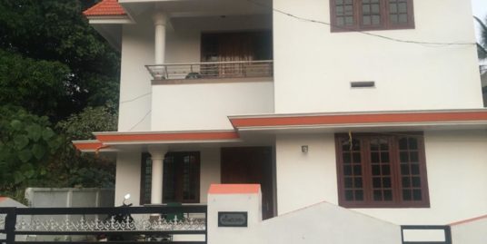 7.5 Cents Land And House With 3 Bed Rooms For Sale at Attore Thiroor Road, Pottore, Thrissur, Kerala