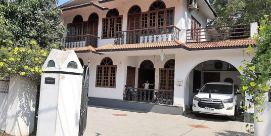 Beautiful Villa For sale in Posh Locality Rose Gardens