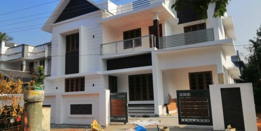 4 BHK LUXURY RESIDENTIAL VILLA FOR SALE IN KALATHODE