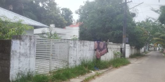 Plot for sale in a prime location in Vypin, Near Schoolmuttam Bus stop. 16 cents with 2 old villas inside. Good atmosphere. 7.5 Km from High Court Jn. 13 min drive. silent & excellent neighborhood. immediate sale.