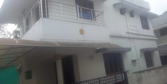 4 Bedroom Villa for Rent in Vytila Edapally Road, Ernakulam