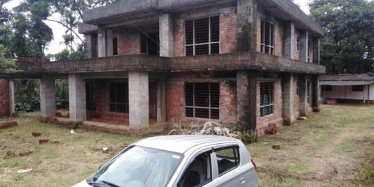 25 cents land and 3800 sq ft house for sale in first mile, Kanyampatta.