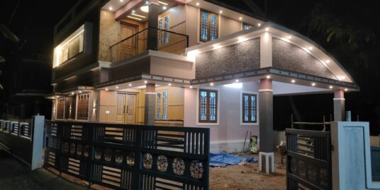 5 & 4 BHK of 2 Houses For sale in Muthuvara Center, near Sobha city, near Main road.